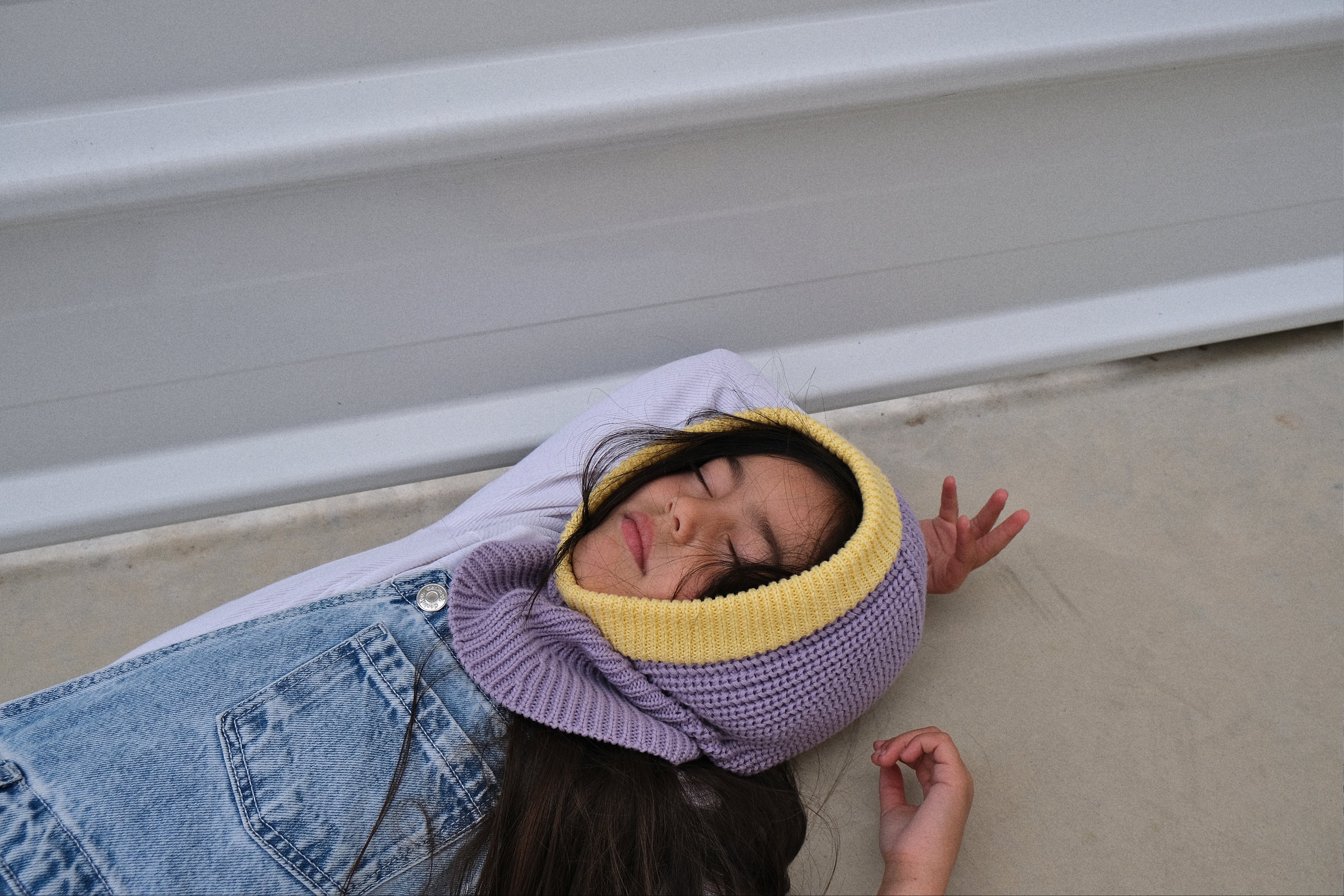 Cagoule lila et jaune crème