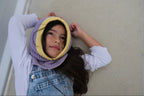 Cagoule lila et jaune crème