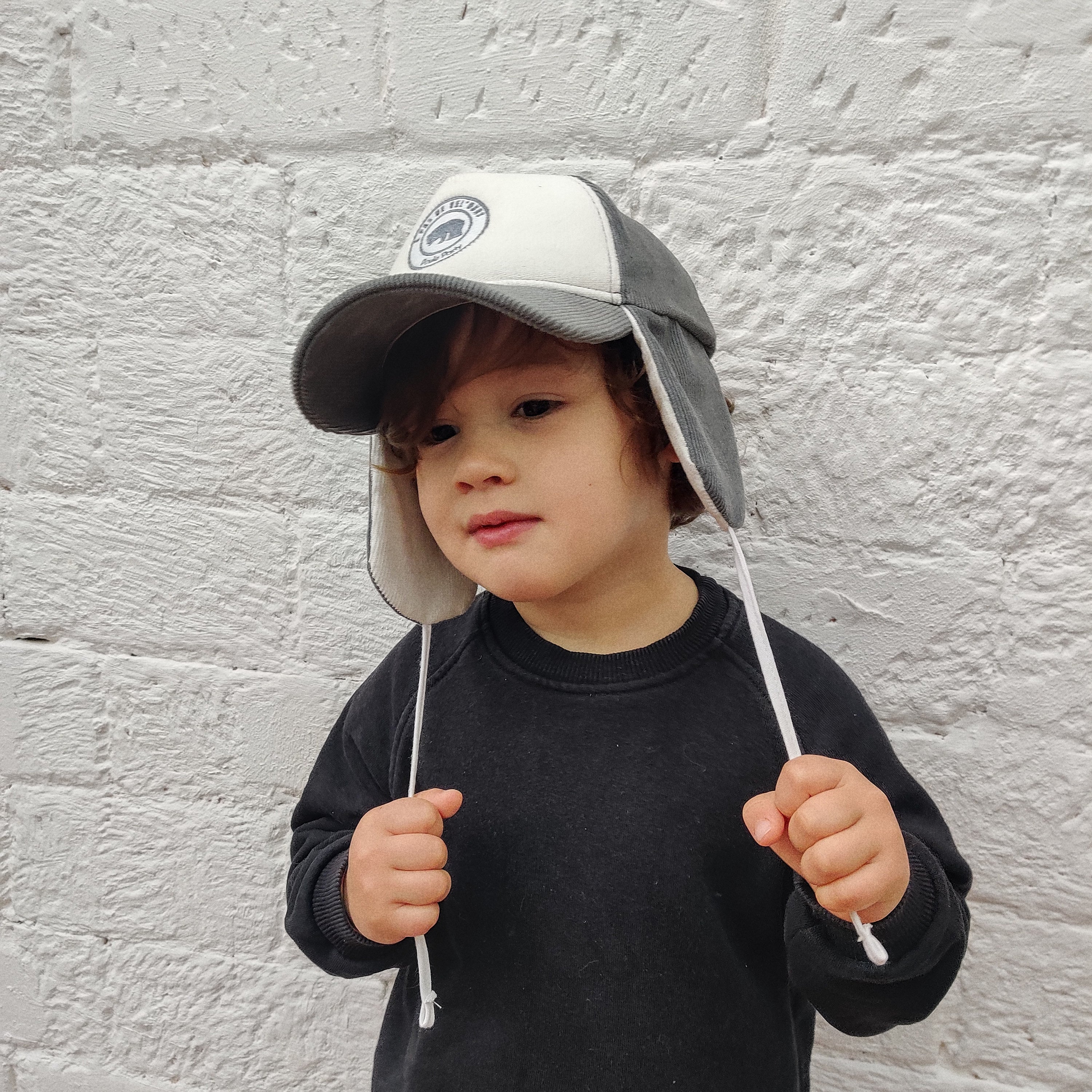 Casquette velours Pearl Grey avec cache-oreilles