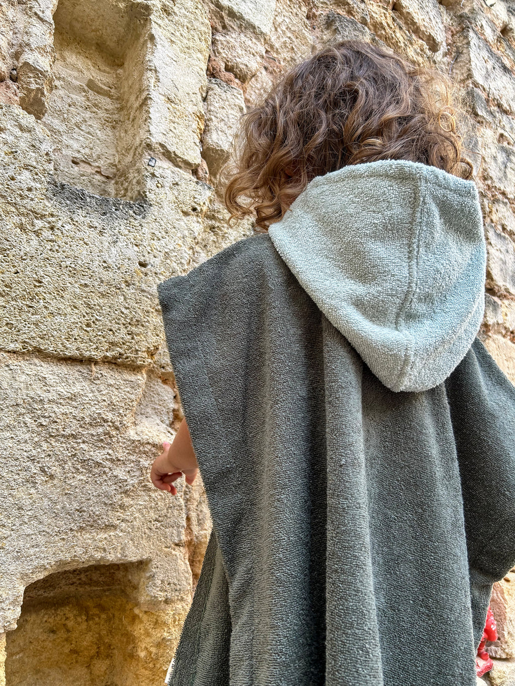 Poncho Kaki