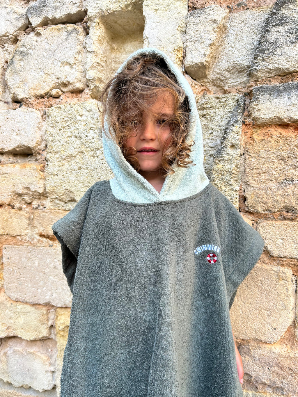 Poncho Kaki